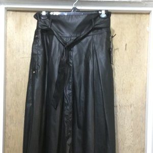 NWT Gabby Isabella faux leather skirt beautiful size medium with matching belt